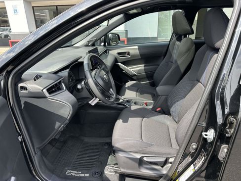 Used 2024 Toyota Corolla Cross SE image 15