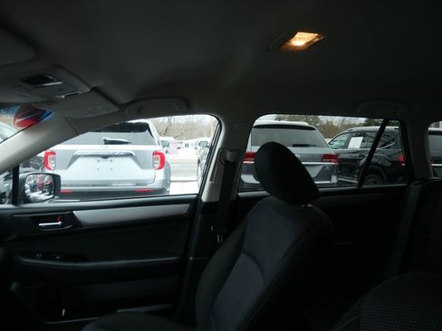 Used 2017 Subaru Outback 2.5i Premium image 10