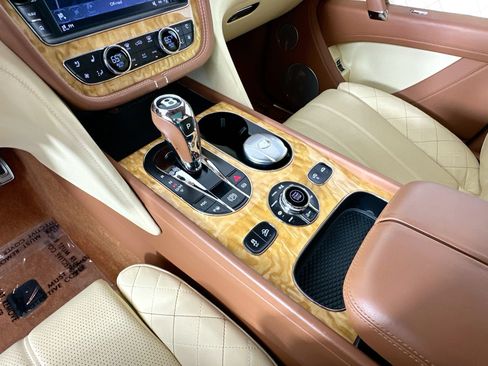 Certified 2017 Bentley Bentayga AWD/4WD image 16