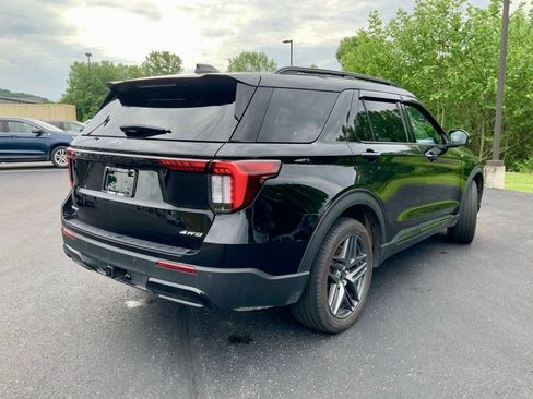 Used 2025 Ford Explorer ST-Line w/ ST-Line Street Pack AWD/4WD image 16