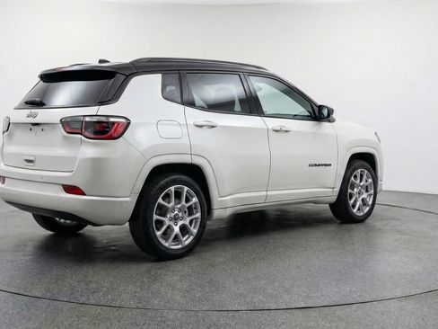 Used 2025 Jeep Compass Limited AWD/4WD image 9