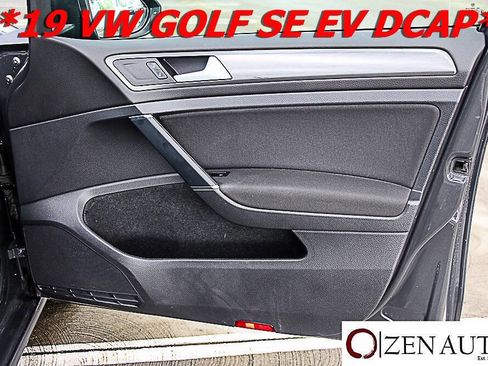 Used 2019 Volkswagen e-Golf SE w/ Driver Assistance Package image 39