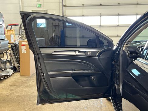 Used 2019 Ford Fusion Titanium image 9