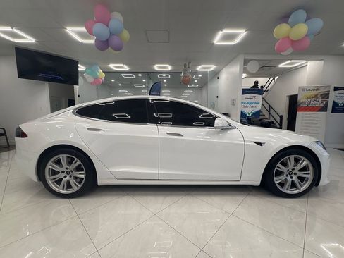 Used 2020 Tesla Model S Long Range Plus image 5