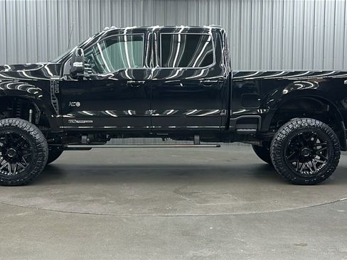 Used 2025 Ford F250 Platinum image 2