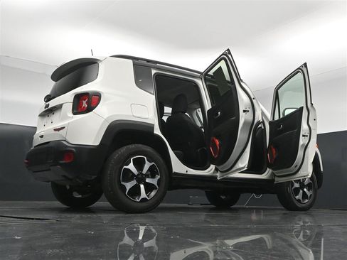 Used 2019 Jeep Renegade Trailhawk w/ Cold Weather Group II AWD/4WD image 40