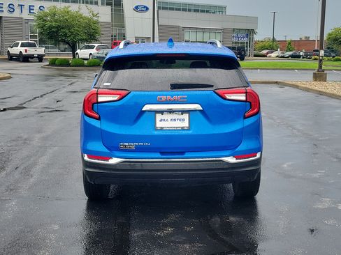 Used 2024 GMC Terrain SLT w/ Infotainment Package II FWD image 3