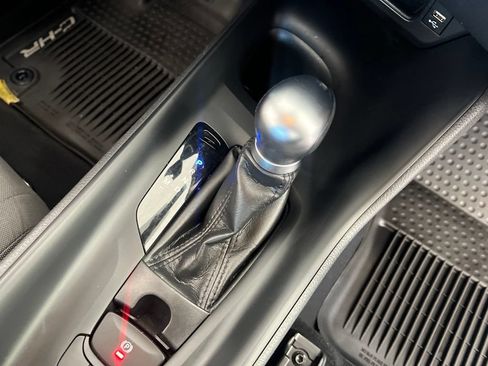 Used 2020 Toyota C-HR LE FWD image 22