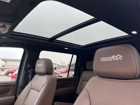 Used 2024 Chevrolet Suburban High Country image 22