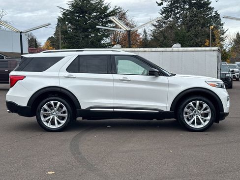 Certified 2023 Ford Explorer Platinum w/ Technology Package image 2