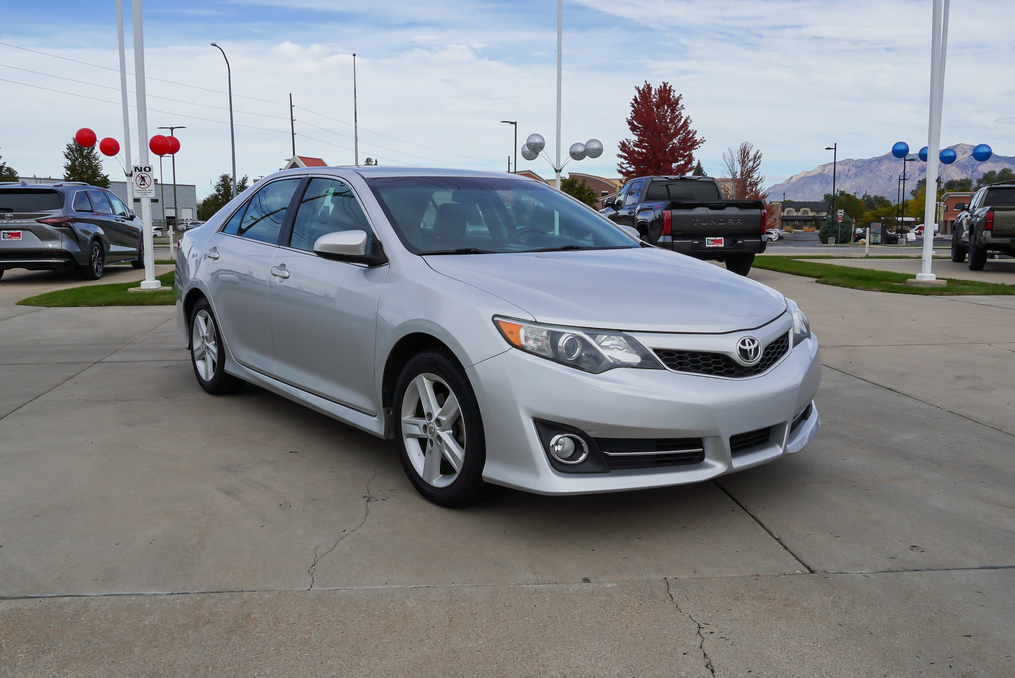 Used 2013 Toyota Camry SE FWD image 2