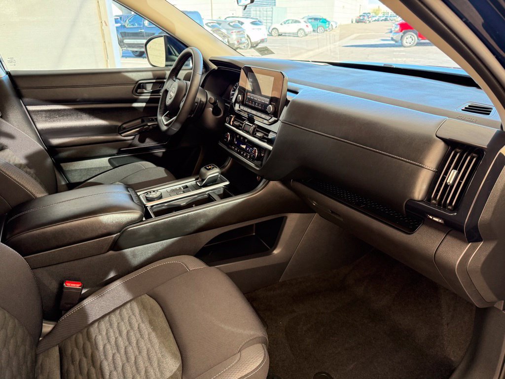 Used 2024 Nissan Pathfinder SV AWD/4WD image 14