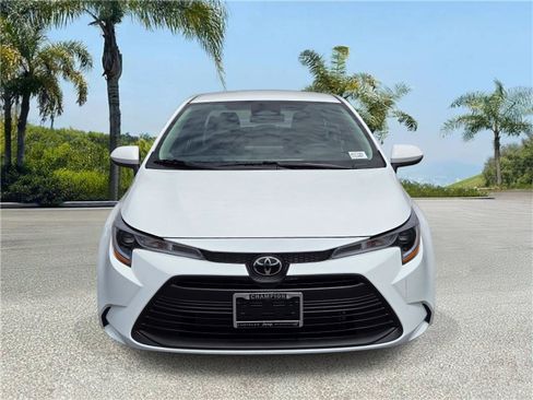 Used 2025 Toyota Corolla LE FWD image 3