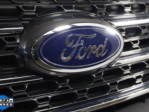 Used 2022 Ford Explorer XLT image 17