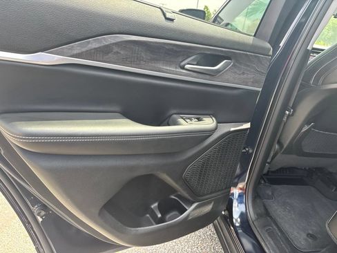 Used 2023 Jeep Grand Cherokee Limited w/ Luxury Tech Group II RWD image 20