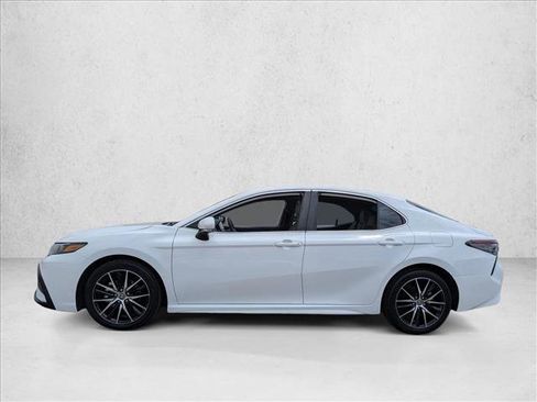 Used 2024 Toyota Camry SE w/ Convenience Package image 9