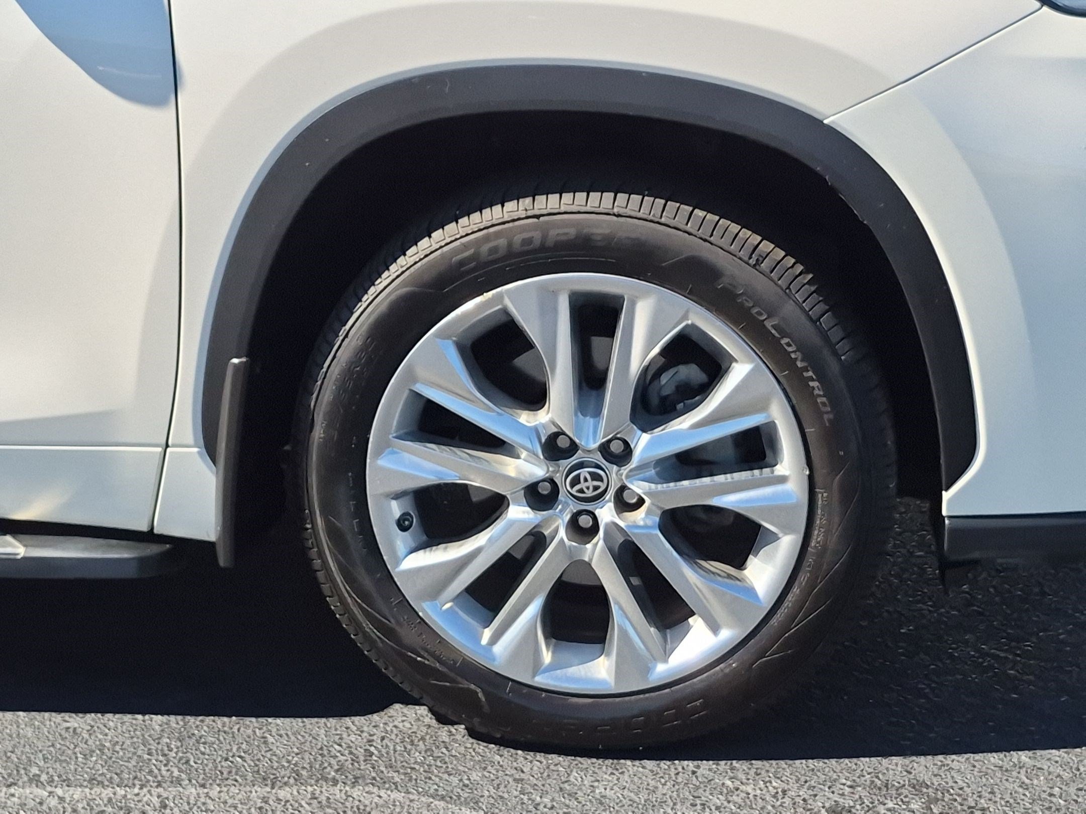 Used 2021 Toyota Highlander Limited FWD image 10