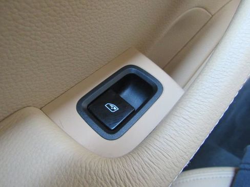 Used 2019 Porsche Panamera 4 image 31