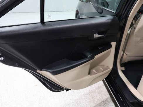 Used 2012 Toyota Camry LE image 18