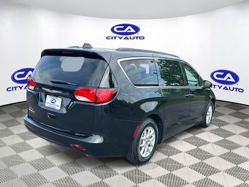 Used 2021 Chrysler Voyager Lxi FWD image 3
