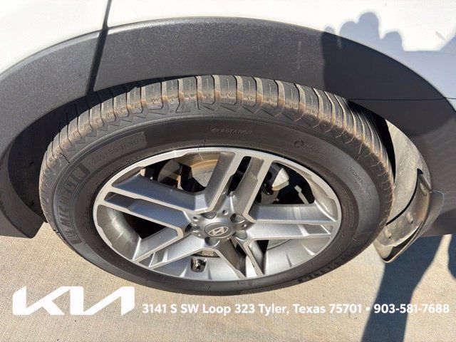 Used 2018 Hyundai Santa Fe Limited FWD image 8