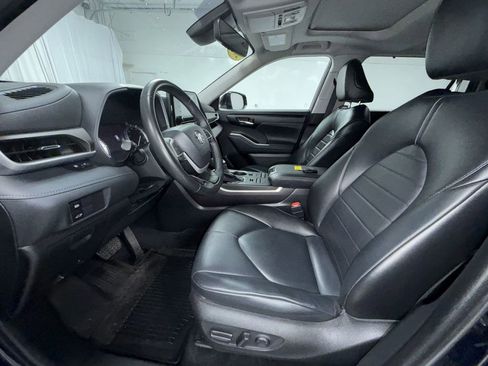 Used 2022 Toyota Highlander XLE image 13