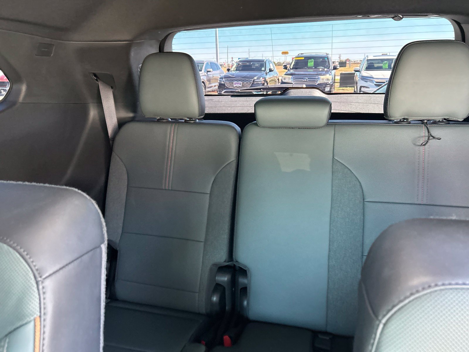 Used 2025 GMC Acadia AT4 AWD/4WD image 13