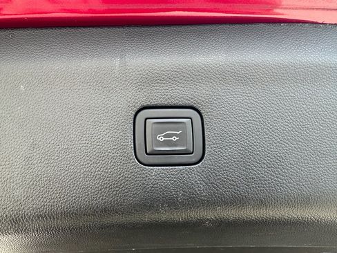 Used 2024 Buick Enclave Essence image 29