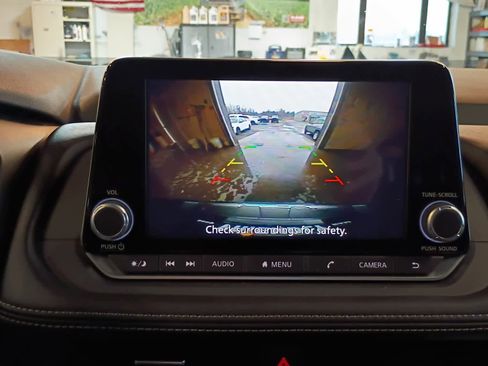 Used 2025 Nissan Rogue SV image 19