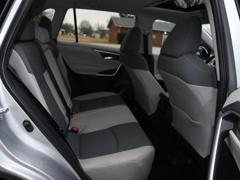 Used 2019 Toyota RAV4 XLE image 22