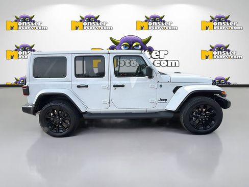 Used 2025 Jeep Wrangler Unlimited Sahara AWD/4WD image 4