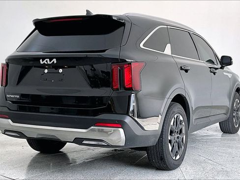Used 2026 Kia Sorento S image 2