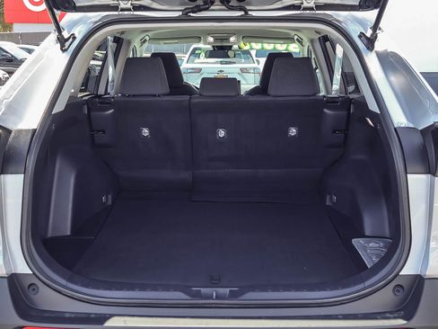 Used 2022 Toyota RAV4 LE AWD/4WD image 14