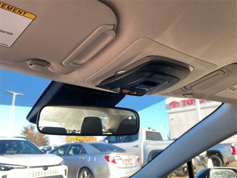 Used 2025 Toyota Corolla LE image 30