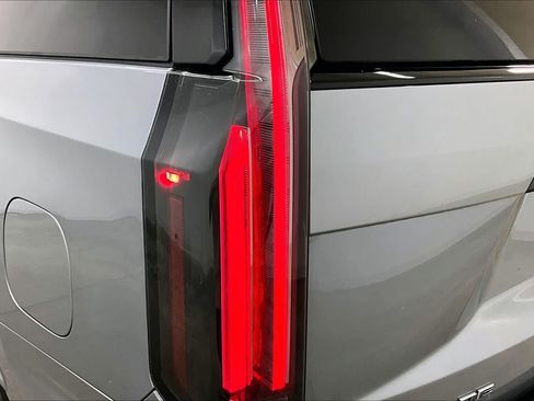 Used 2025 Cadillac Escalade Sport Platinum w/ LPO, Floor Liner Package AWD/4WD image 28