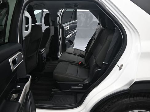 Certified 2023 Ford Explorer XLT RWD image 19