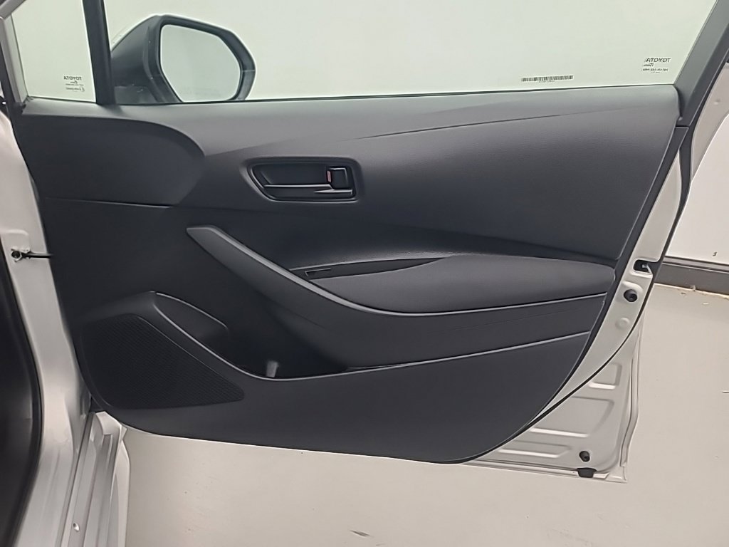 Used 2025 Toyota Corolla LE FWD image 14