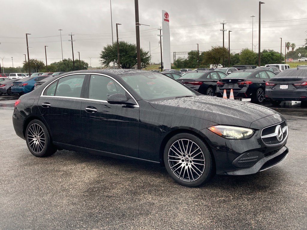 Used 2025 Mercedes-Benz C 300 4MATIC Sedan image 2
