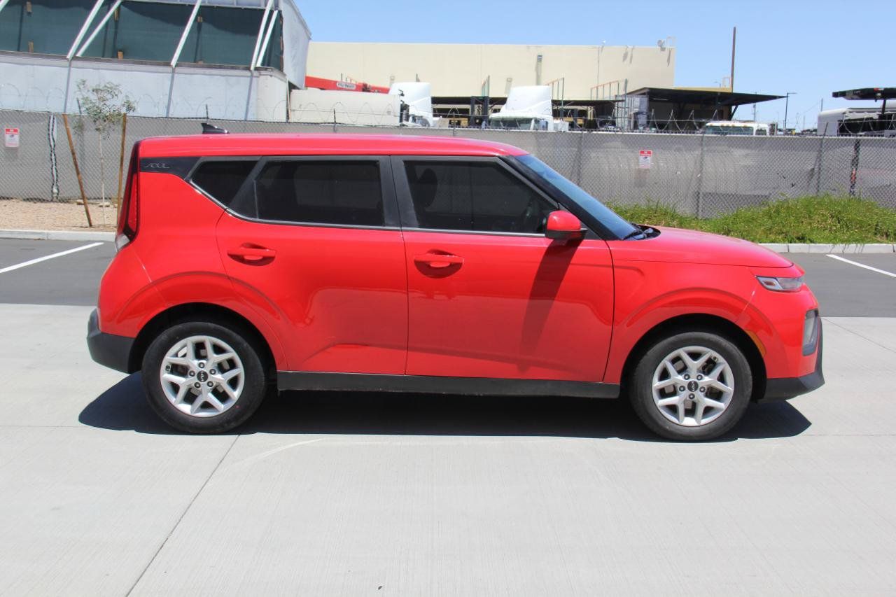 Used 2022 Kia Soul LX w/ Technology Package FWD image 4