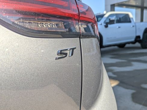 Used 2022 Buick Envision Essence w/ Sport Touring Package image 11