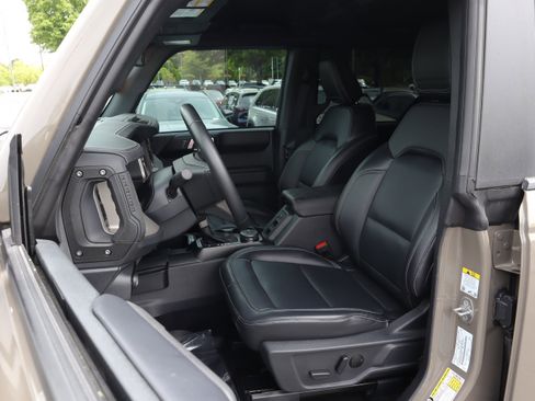 Used 2025 Ford Bronco Outer Banks image 8