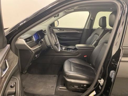 Used 2023 Jeep Grand Cherokee L Limited w/ Black Appearance Package AWD/4WD image 9