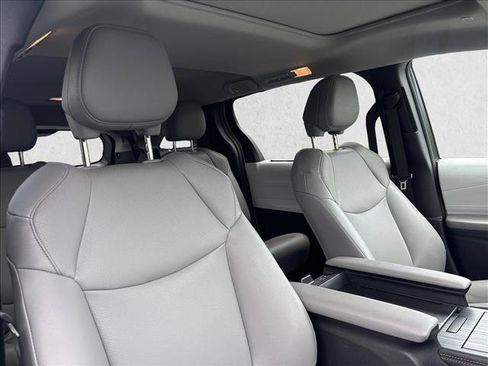 Certified 2026 Toyota Sienna XLE FWD image 23