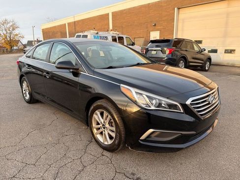 Used 2017 Hyundai Sonata SE w/ Cargo Package image 11
