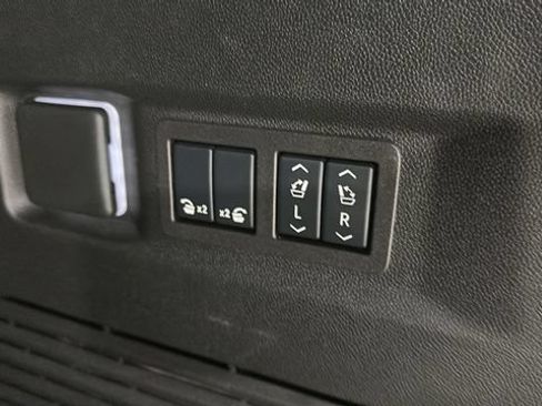 Used 2025 GMC Yukon AT4 Ultimate w/ LPO, Floor Liner Package AWD/4WD image 34