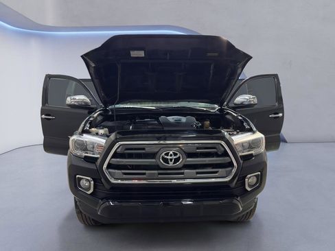 Used 2016 Toyota Tacoma Limited image 8