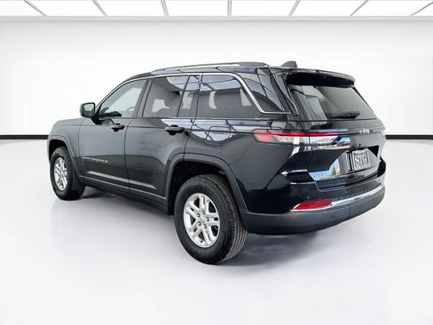 Used 2023 Jeep Grand Cherokee Laredo AWD/4WD image 6