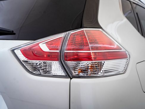 Used 2016 Nissan Rogue SV w/ SV Premium Package image 9