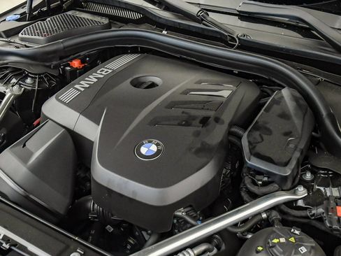 Used 2025 BMW 530i w/ Premium Package image 28