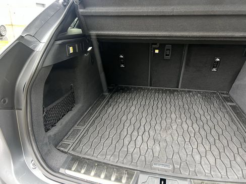 Certified 2025 Jaguar F-PACE R-Dynamic S image 34